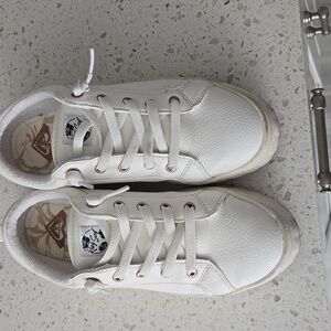 Roxy Leather slip-ons Size 8 White